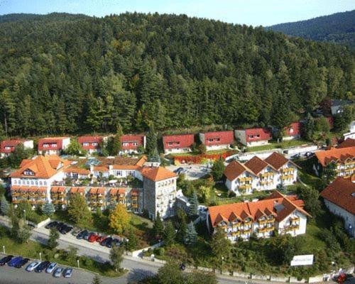 Donna Burghotel Am Hohen Bogen Neukirchen beim Heiligen Blut Bagian luar foto